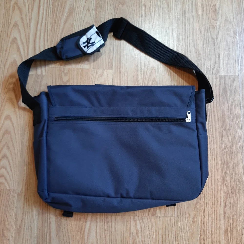 MLB NY Yankees Padded Multi Pocket Laptop Carry All Flap Bag